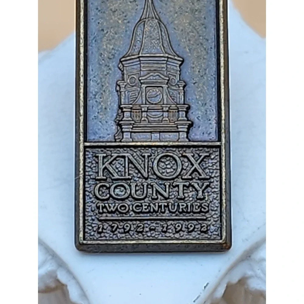 Vtg KNOX COUNTY 1772-1992 'Two Centuries' Lapel Pin Hat Pin Brooch FREE $HIPPING
